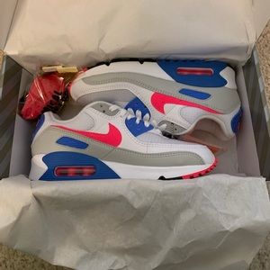 New Nike Air Max “Hot Coral”